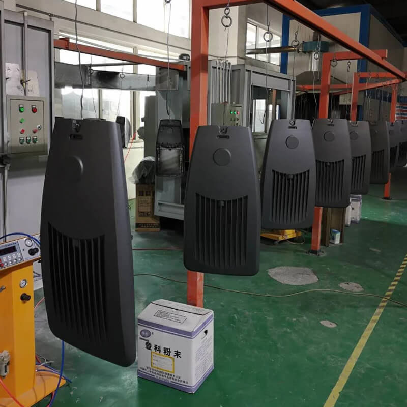 How to spray powder on LED street light housing ? Bagaimana untuk menyembur serbuk pada perumahan lampu jalan LED ?